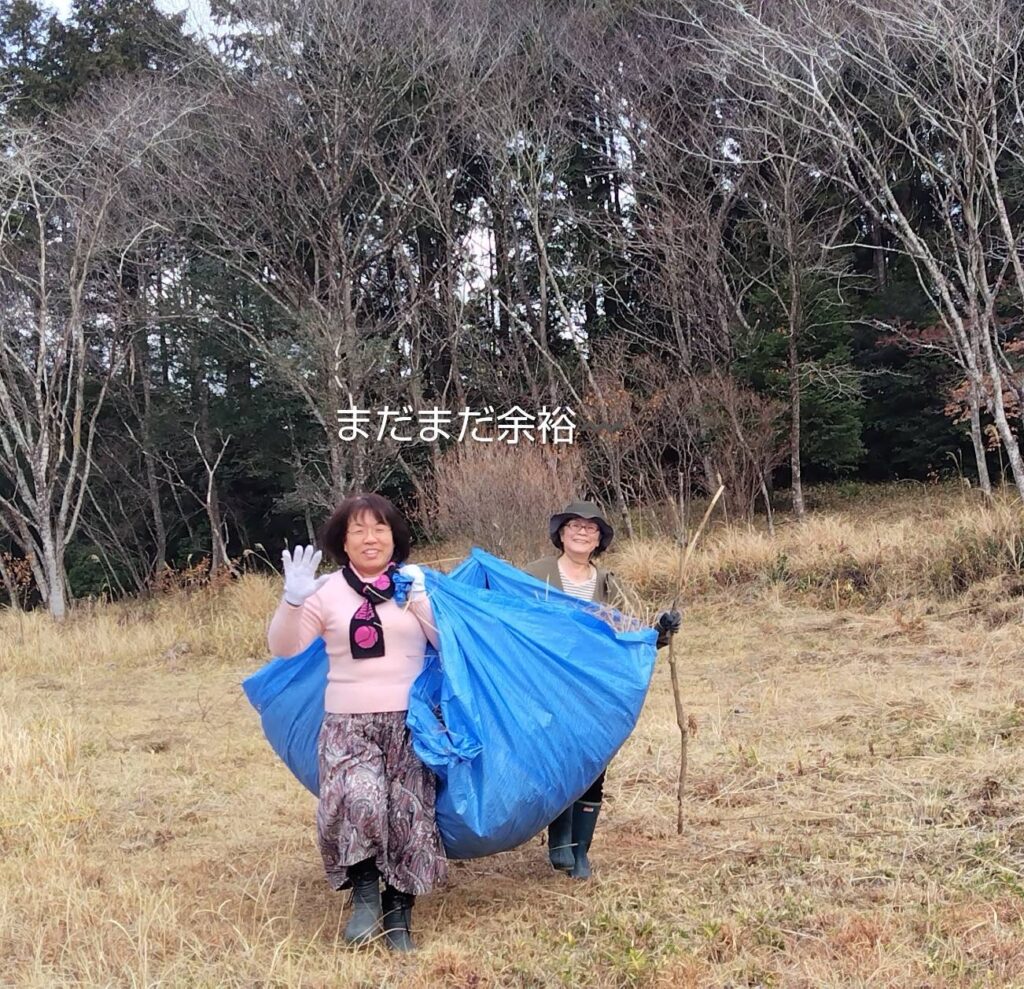 野焼き用の草運び